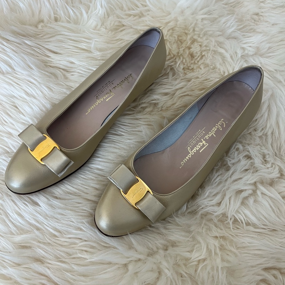 Salvatore Ferragamo Gold Bow Flats - Picture 3 of 11